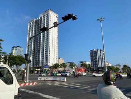 Cho thuê căn hộ 2PN view trọn Sông Hàn và thành phố Đà Nẵng Rất đẹp chỉ từ 15 triệu/tháng, 72m2, 2 phòng ngủ, 2 toilet