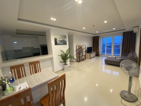 Căn hộ 3PN - 3WC - 139m2 full nội thất chung cư Sky Center có slot ô tô. Lh 0932192028-Mai