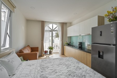 Căn hộ Cao cấp Ban công thoáng full nội thất - Trần Hưng Đạo, Quận 1