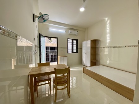 CHDV ban công full nội thất, máy giặt riêng mỗi tầng ngay chợ HHT