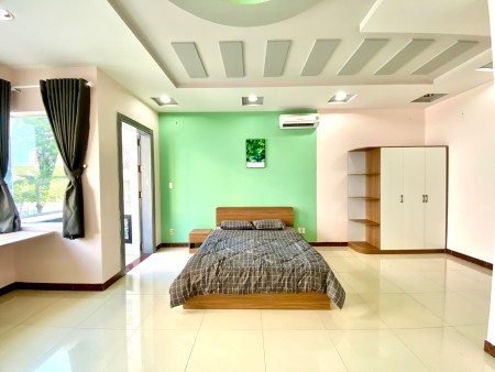 KHai Trương Siêu Phòng Ban Công ánh sáng