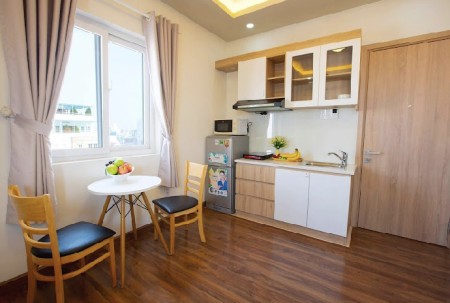 Căn hộ satudio bếp xa giường , cửa sổ lớn , gần công Viên Lê Văn Tám