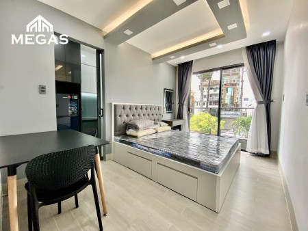 Cho thuê căn hộ cao cấp, ban công, gần cầu Nguyễn Văn Cừ, Quận 1