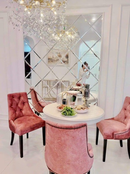 Nhà đẹp, nội thất sang trọng, giá hợp lí