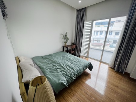 1 phòng ngủ tách bếp kèm ban công siêu lớn ngay công viên Lê Thị Riêng