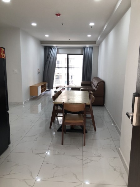 Duy nhất 1 căn 3pn 3tolet 95m2 view hồ bơi cho thuê gấp trong tháng full nội thất - ngay vincom