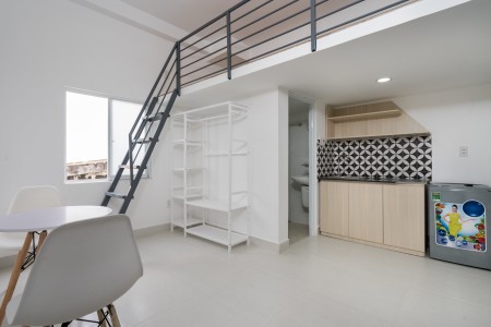 Căn hộ duplex cửa sổ thoáng máy giặt riêng gần Đại học Văn Lang, ở được 3 đến 4 người