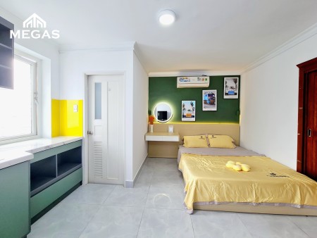 Cho thuê chdv mới toanh có ban công / cửa sổ tại quận 3