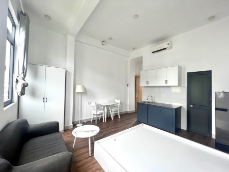 Siêu Phẩm Cửa Sổ Lớn Full Nội Thất Tiện Nghi Ngay Trung Tâm Phú Nhuận