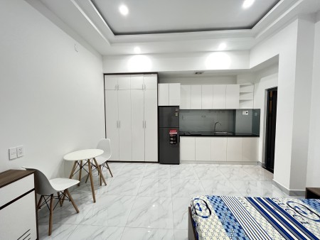 Cần cho thuê gấp căn hộ quận Bình Thạnh, ngay cầu Bình lợi, full nội thất đầy đủ , giá rẻ