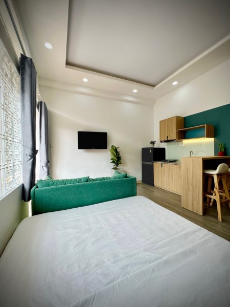 Chính chủ cho thuê căn hộ ban công đầy đủ nội thất ngay công viên Hồ Bá Kiện