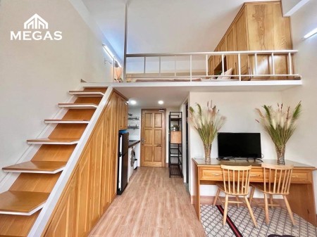 Penhouse dạng duplex có thang máy hầm xe tại quận 10