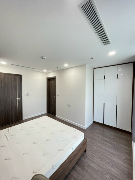 Cho thuê căn hộ HUNG VƯƠNG Quận 5 130m2, 3pn, 3vs, đủ nội thất. Giá cho thuê: 24 tr/th