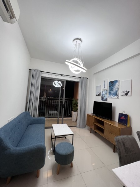 căn 2 phòng ngủ, Tại THE SUN AVENUE, nội thất đầy đủ, View Landmark 81, ban công dài, giá 17.5 triệu