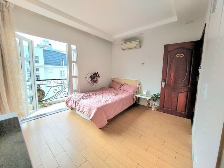 Căn hộ cao cấp có ban công full nội thất ngay Phú Mỹ Hưng quận 7