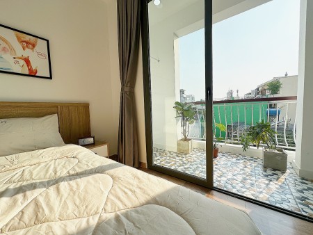 Căn hộ 2 phòng ngủ Mới 100% Rộng 65m2, Đầy đủ nội thất, Ban công, Khu ẩm Thực Phan Xích Long PN