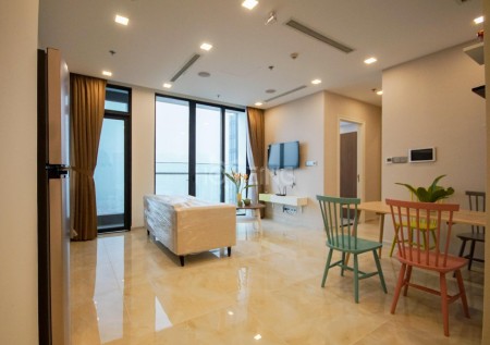 Cần cho thuê gấp căn hộ 2PN ở Vinhomes Golden River Quận 1