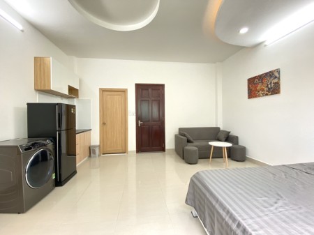 / Studio cửa sổ lớn, diện tích 40m2, ngay Phú Mỹ Hưng /