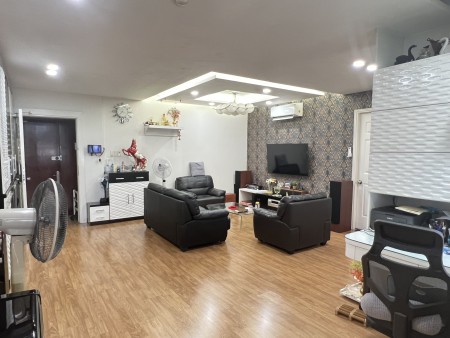 Cần cho thuê căn hộ GARDEN GATE Phú Nhuận 98m2 3PN, NT Full. Giá: 17 tr/th