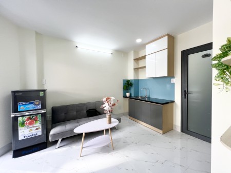 Studio cho thuê với ban công thoáng mát tại đường Nguyễn Công Hoan, Phú Nhuận