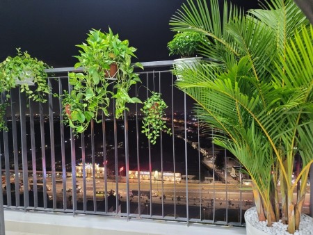 Căn hộ 3pn 3wc tại Charm City có sẵn máy lạnh máy giặt sofa giường và bếp từ