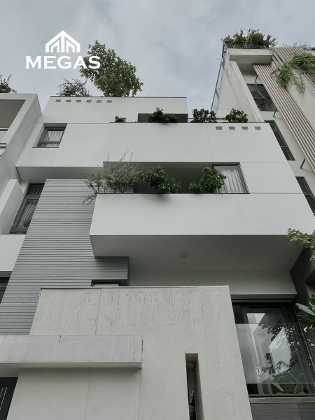 Cho Thuê Căn Hộ Penthouse 2 Phòng Ngủ Có Sân Ban Công Lớn Ở Trần Não Cầu Sài Gòn CC Bộ Công An