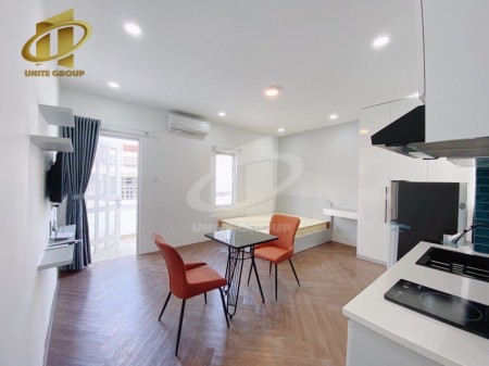 Studio bancon siêu dài full nội thất nằm ngay Vincom Quận 7
