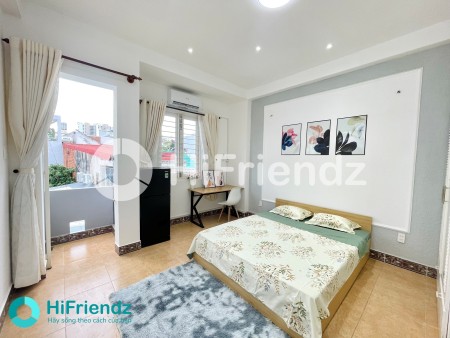 Căn Hộ Mới Với Ban Công Cửa Sổ Đủ Nội Thất Tại Phú Nhuận