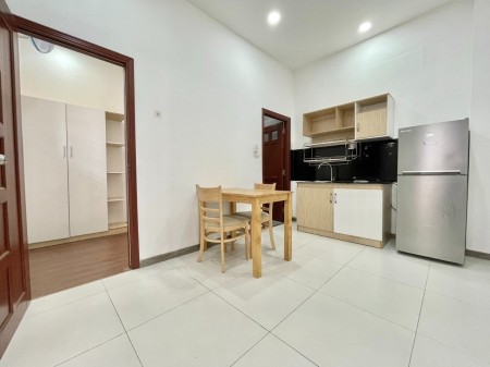 Căn hộ 1 phòng ngủ đầy đủ tiện nghi, ngay Âu Cơ Bàu Cát,  giờ giấc tự do, thang máy hầm xe