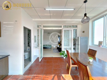 Penthouse 47m2- MĐChi Q1 - Ban col - Thoáng Mát - AS Tốt - Thang Máy