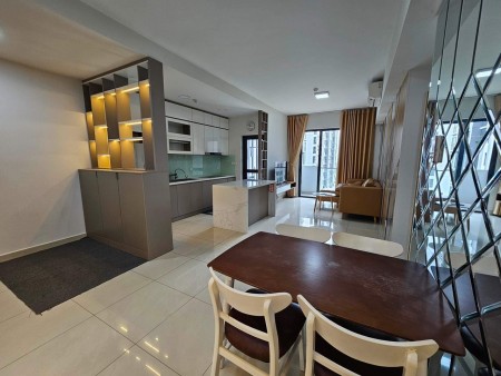 Xách vali vào ở ngay CHCC Emerald 84m2, 2pn, 2wc và 1 kho nhà có full nội thất đẹp giá 15tr/th