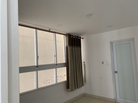 Cần cho thuê căn hộ Bàu Cát II, 2pn 2wc, giá 8tr4, lô thang máy