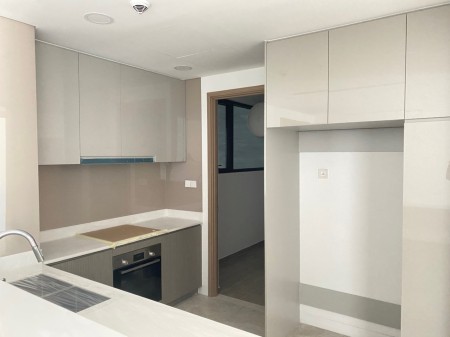 Căn hộ đẹp THE RIVER THỦ THIÊM, view hồ bơi nội khu, 3pn, 2wc, nội thất cơ bản, giá thuê 40tr