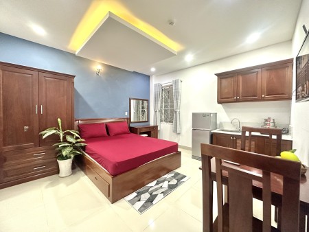 Căn hộ cao cấp 30m2, full nội thất gỗ ngay bờ kè Hoàng Sa, 5' đi chợ Phạm Văn Hai quận Tân Bình