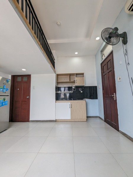 Căn hộ có gác Cửa Sổ Mặt Tiền Đầy Đủ Nội Thất Thoáng Mát