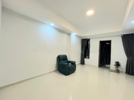 Cho thuê cơ bản Giá 9 triệu. Có máy lạnh Thích hợp làm Văn Phòng. Dự án Botanica Premier Hồng Hà