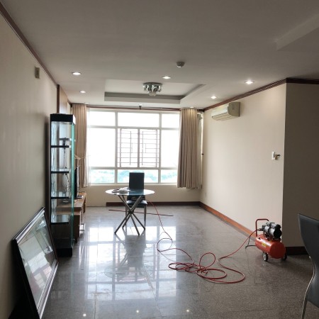 Cho thuê căn hộ chung cư Giai Việt, DT 150m2, 3PN, 2WC, 13,5 tr/th, nhà sạch đẹp, có hồ bơi