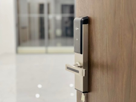 CHARM CITY cho thuê căn 2PN 2WC 70m2 sẵn rèm giá 4tr5