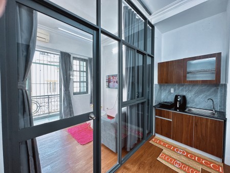 Cho Thuê Căn Hộ 1 Phòng Ngủ Ban Công Máy Giặt Riêng ngay Ngã Tư Hàng Xanh Gần Cầu Thị Nghè