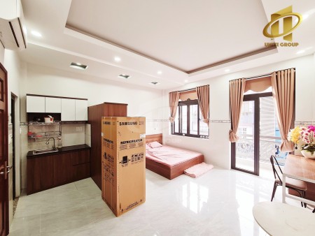 Căn hộ BAN CÔNG LỚN - MỚI KHAI TRƯƠNG - FULL NỘI THẤT gần sân bay