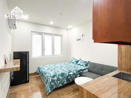 Căn hộ MỚI, CỬA SỔ LỚN THOÁNG MÁT ngay LÝ TỰ TRỌNG, QUẬN 1, gần chợ Bến Thành