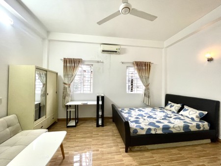 Phòng ngay Hutech, HIU, UT, UEF, 2 Tủ đồ, 2 cửa sổ, bếp riêng,sofa BT