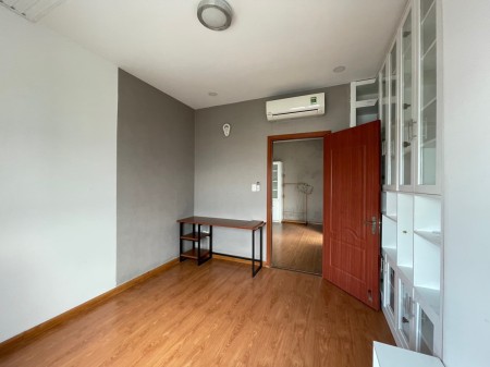 Nhà mình chuyển đi nên có nhu cầu cho thuê Cao Ốc An Bình Quận Tân Phú. Giá thuê 13tr/tháng,