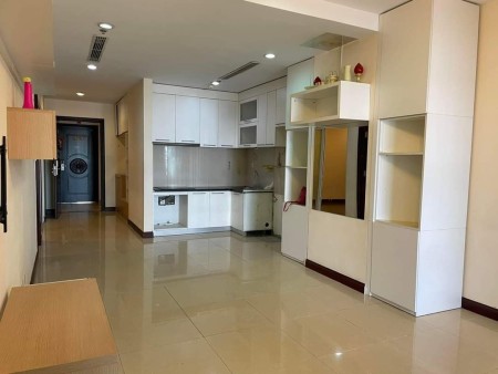 Chính chủ tôi cần cho thuê CHCC Vinhomes Royal City, 3PN, 102m2, nội thất đồ cơ bản.LH đt 0344529391