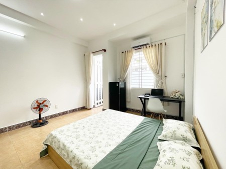 Khai trương căn hộ ban công full nội thất 40M2 ngay khu Phan Xích Long