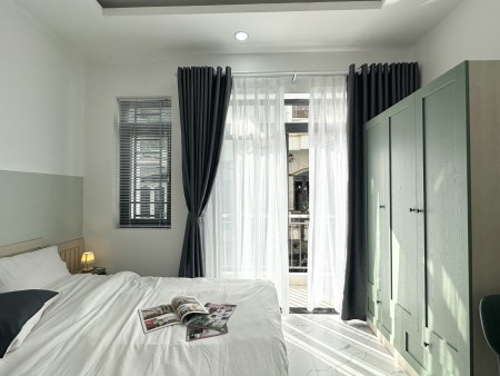 Studio 30m2_ban công đầy đủ tiện nghi_ngay gần vòng xoay Dân Chủ