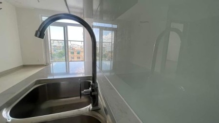 căn hộ 2 phòng ngủ 7tr5/ tháng nhà mới 100% vào ở ngay, có bếp từ, có rèm cửa, sàn gỗ