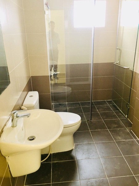 Cho thuê nhanh căn hộ Oriental Plaza 2pn, 2wc, dt 77m2, giá 10tr