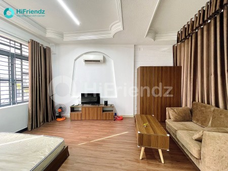 Căn 1 phòng ngủ tách bếp. Cửa sổ toàn cảnh siêu sáng, view đẹp. Full nội thất đẹp