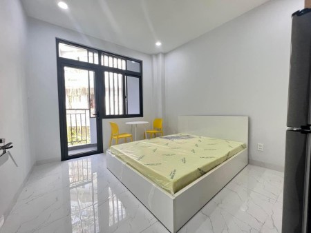 Căn hộ studio ban công full nội thất gần Vòng Xoay Dân Chủ